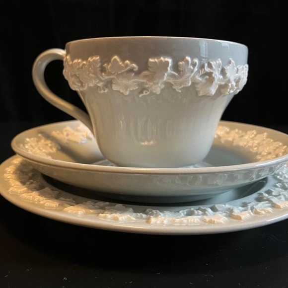 Wedgwood Tea Cup, Saucer and Dessert Plate, Queensware, Vintage Tea Cups - Picture 2 of 8